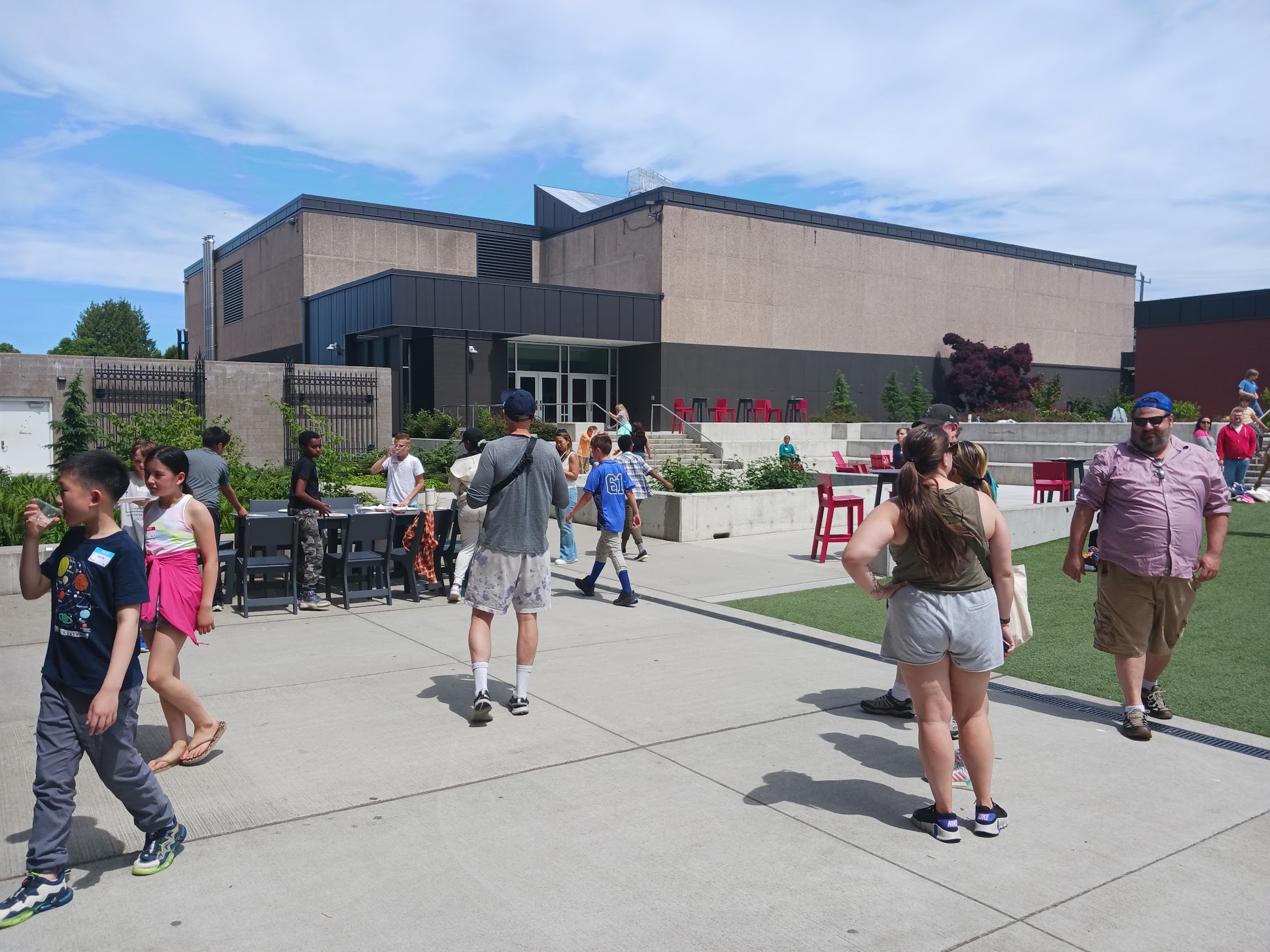 exploring the Lincoln courtyard